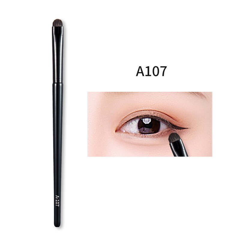 A107 Eyeshadow brush